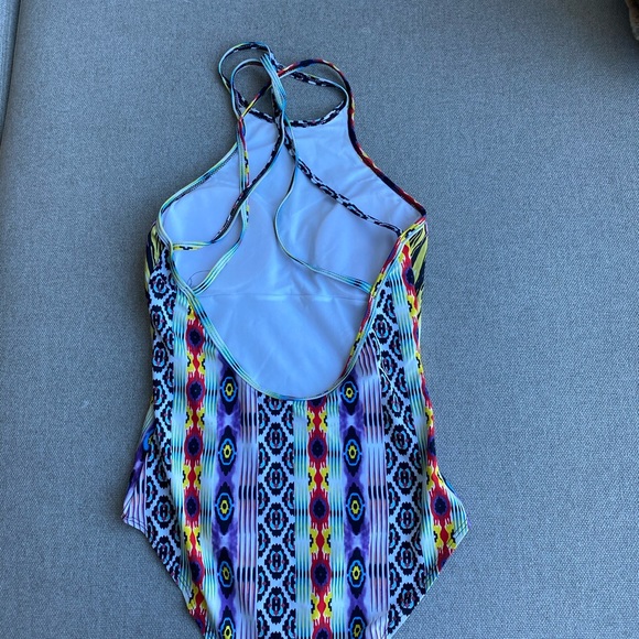 Tribal print halter backless swimsuit - Picture 3 of 6